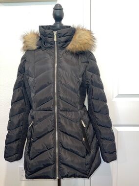 Women’s Black Puffer Coat with Faux Fur Trim